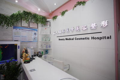 心系長(zhǎng)者，專業(yè)守護(hù) XX護(hù)理機(jī)構(gòu)服務(wù)簡(jiǎn)介